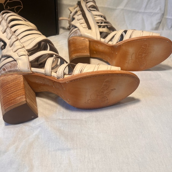 Freebird Gladiator Strappy Sandal - Picture 4 of 4